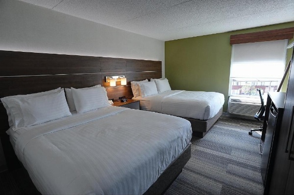 Holiday Inn Express & Suites TORONTO AIRPORT WEST image 27